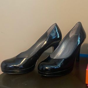 Tahari heels size 7